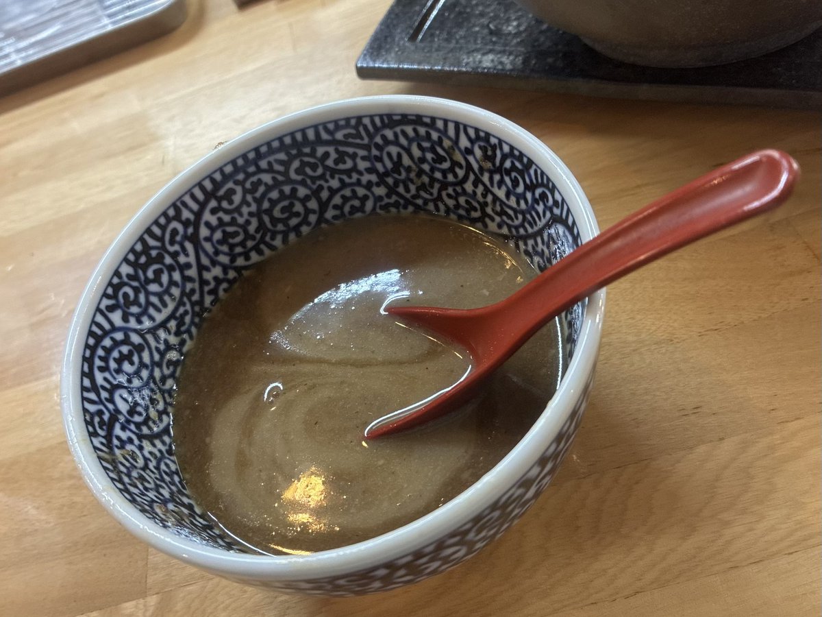 yudukinatsume's tweet photo. 🏮THE SESSION「ぶたのしげた」atぶたのほし(尼崎市)
🍜求道‥‥1800円
🍖豚角煮‥‥400円
✅「フワモチ極太麺に塩味程よくジンワリ甘み効いたトロトロ豚骨つけ汁。柚子と魚介香る濃厚スープ割で〆」
ごちそうさまでした😋
#求道
#豚角煮
#THESESSION
#ぶたのしげた
#尼崎市
#ぶたのほし
No.361 https://t.co/XyTcxEeigg