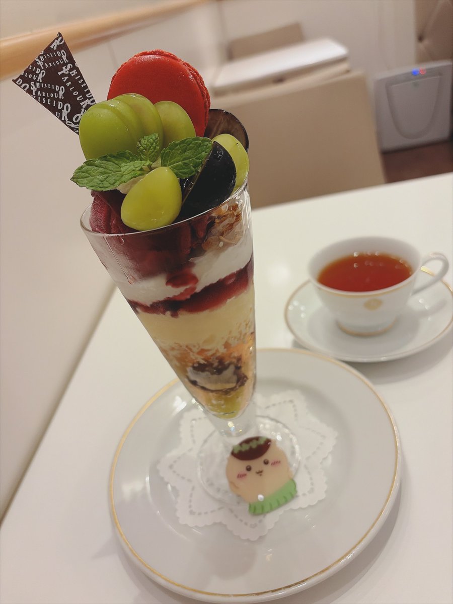 x_cikw's tweet photo. くりまんじゅう推しだからいちごパフェを食べたとこだったけど……季節限定のぶどうのパフェがめちゃ美味しそうで……😳 https://t.co/BCHe6yl5TU