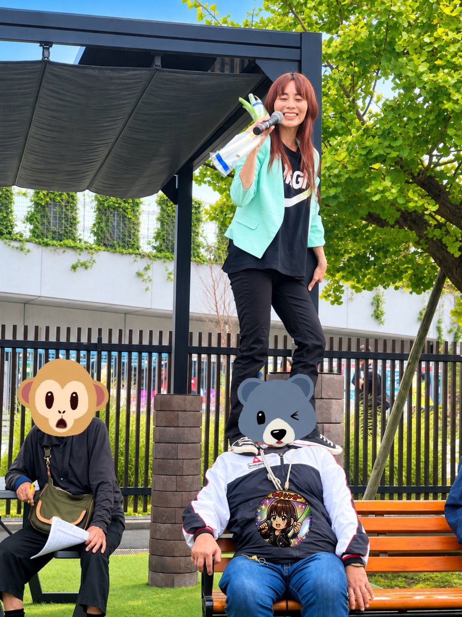 inkohan5's tweet photo. 川崎競輪場で開催された『川崎いさご通り街角ミュージック』へ🎶✨
A for-Realさんのライブを聴きに行ってきました😊

『音楽を通してみなさんに無限の可能性とパワーを！』
その想いをしっかり受け取ってきました🔥✨

時間に追われる短いステージだったけど、めちゃくちゃ楽しかった〜(≧∇≦)🎶💕

#川崎いさご通り街角ミュージック
#AforReal