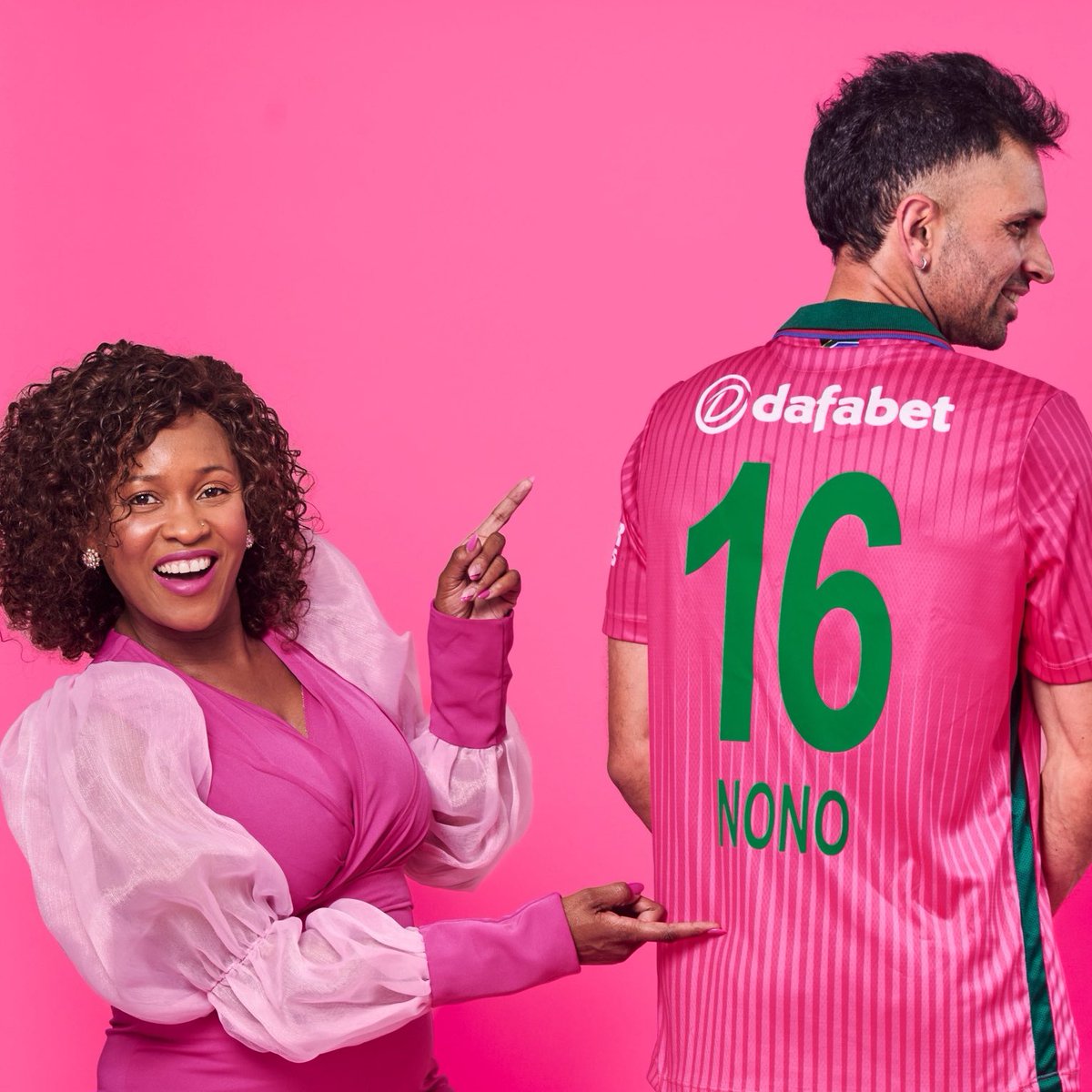 cricinfo's tweet photo. A special gesture from South Africa for this season's Pink Day fixture 💗

The player name on the back of the shirt has been replaced by the name of a breast cancer fighter or survivor 🤝

📷: @ProteasMenCSA https://t.co/mCBr4Gd1ot
