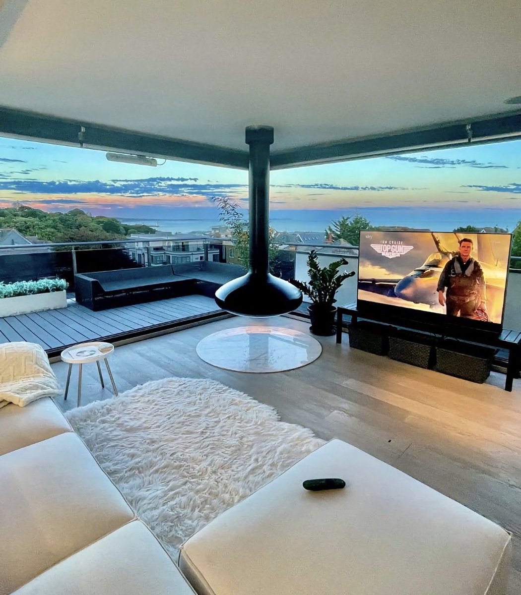 aliaftab44's tweet photo. Not a bad spot to watch Top Gun (again)
#topgun #maverick #visitvic #australia https://t.co/81Dvhg6lTQ