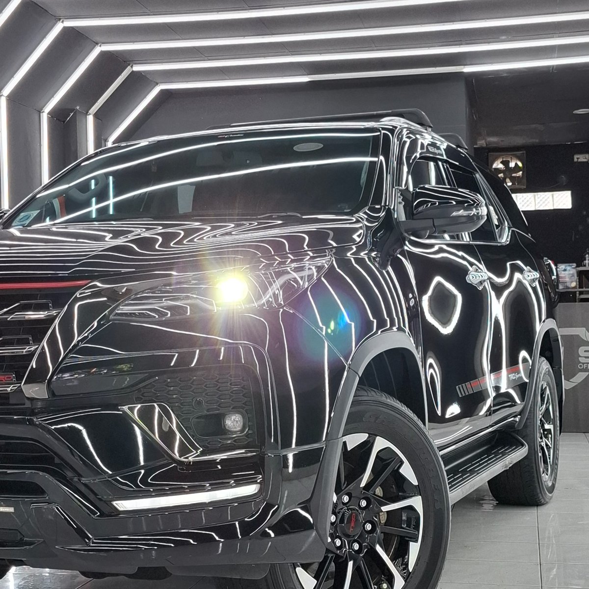 DerenSay's tweet photo. Toyota Fortuner after Nano Ceramic Coating by Scuto Yasmin. Protects paint from fading, yellowing, extreme weather, and keeps it glossy with a hydrophobic effect. Book now to protect your vehicle’s color. https://t.co/QOBicrM3N3