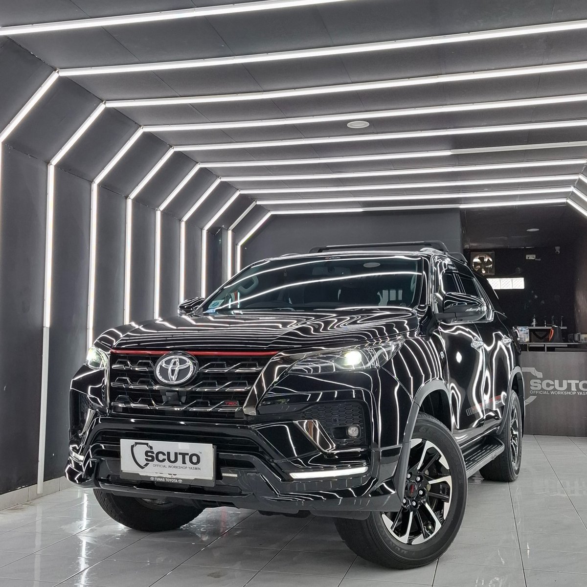DerenSay's tweet photo. Toyota Fortuner after Nano Ceramic Coating by Scuto Yasmin. Protects paint from fading, yellowing, extreme weather, and keeps it glossy with a hydrophobic effect. Book now to protect your vehicle’s color. https://t.co/QOBicrM3N3