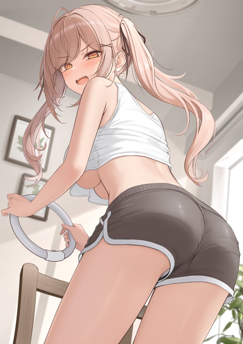 curl_Q_'s tweet photo. 「しっかり押さえてよ！ていうか自分の部屋の蛍光灯くらい自分で変えてよね💢」 https://t.co/TPoQCS2s8n