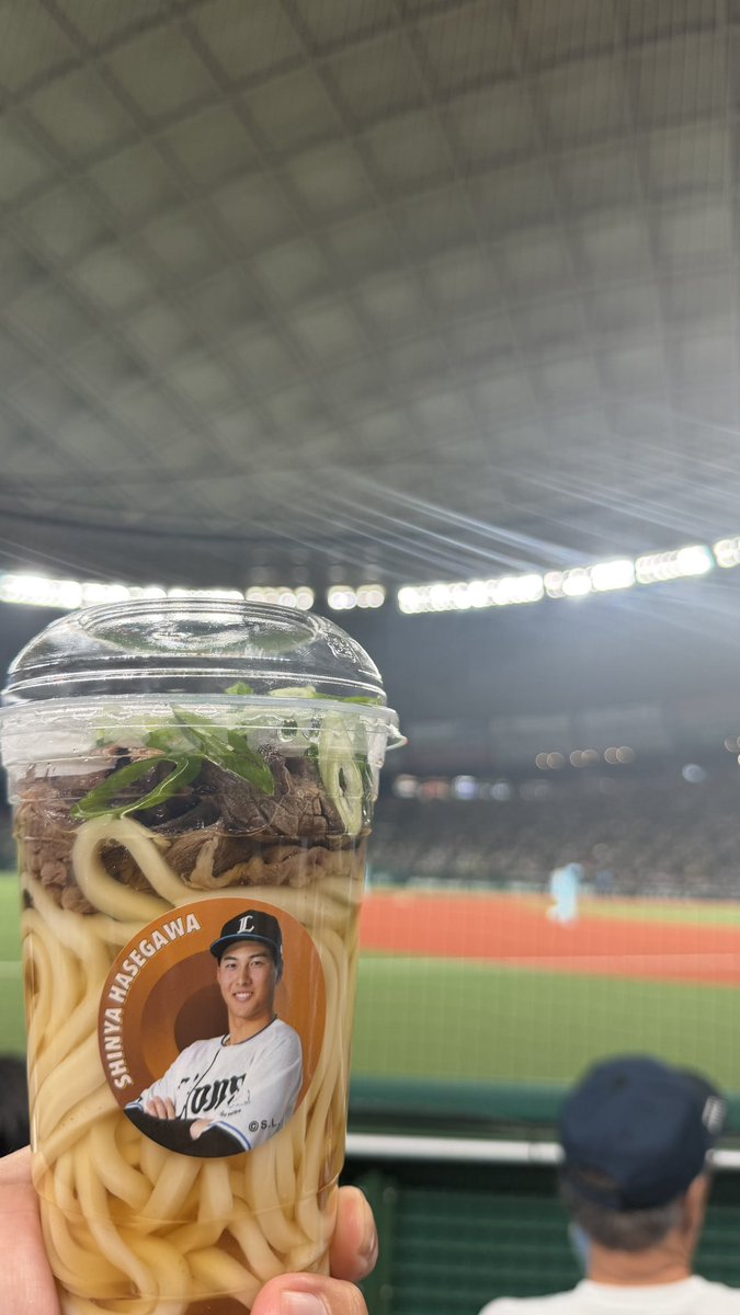OshiriT's tweet photo. KING OF 獅子まんま 2026
総合グランプリは、ONE HAND UDON おさんぽの「長谷川信哉の昆布と6種の節を使った京風肉うどん」

困ったらこれ！と長谷川選手も推すおうどん♨️

お出汁もお肉もネギも全部美味しい！！

#獅子まんま https://t.co/EY7wOpq15D