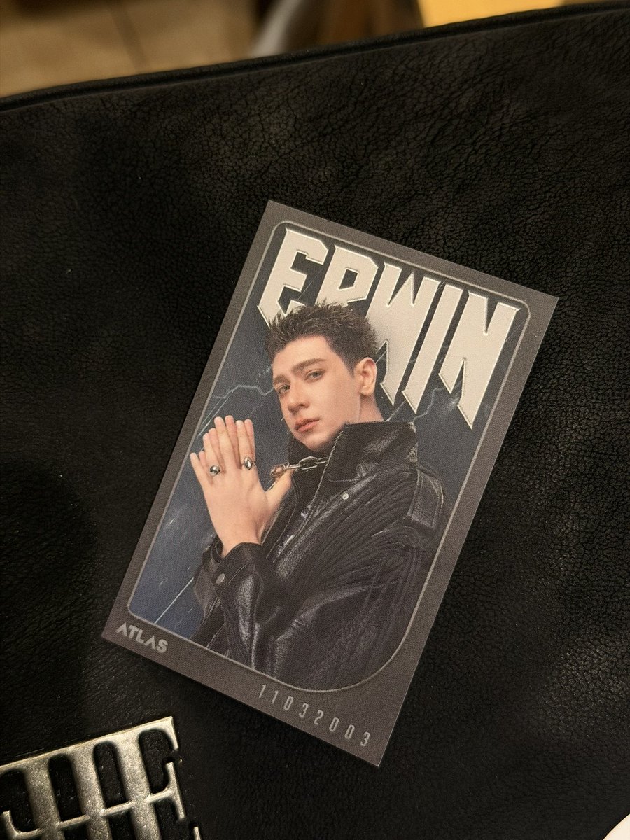 papapoomjaii's tweet photo. หาแลกค้าบ❤️🐼
Me : Erwin
You : Poom

#ATLASRisingUpConcert https://t.co/4hfk4JswrR