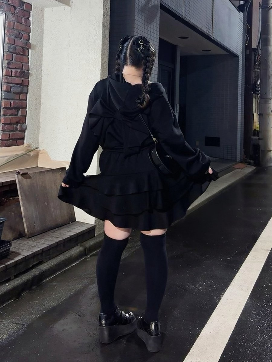 shion0_25mg's tweet photo. DearMyLoveWhip様新作
「バックリボンスウェットパーカー&amp;ティアードミニスカートセットアップ」
とろみある生地が肌触りよく、オシャレしているのに部屋着のような着心地がプラスポイント！
後ろ姿も可愛くグラマーな方も気にならないシルエット感で、推し活等のアクティブな場にもピッタリだわ♡ #PR https://t.co/0nS5mpCdMM