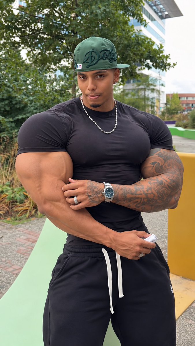mrk_hartai's tweet photo. How do you like this street fighter? 😏💪 Think you could handle him? 🔥

#StreetFighter #MusclePower #Superhuman #MuscleGrowth #Bodybuilder https://t.co/ZNPoII6McP