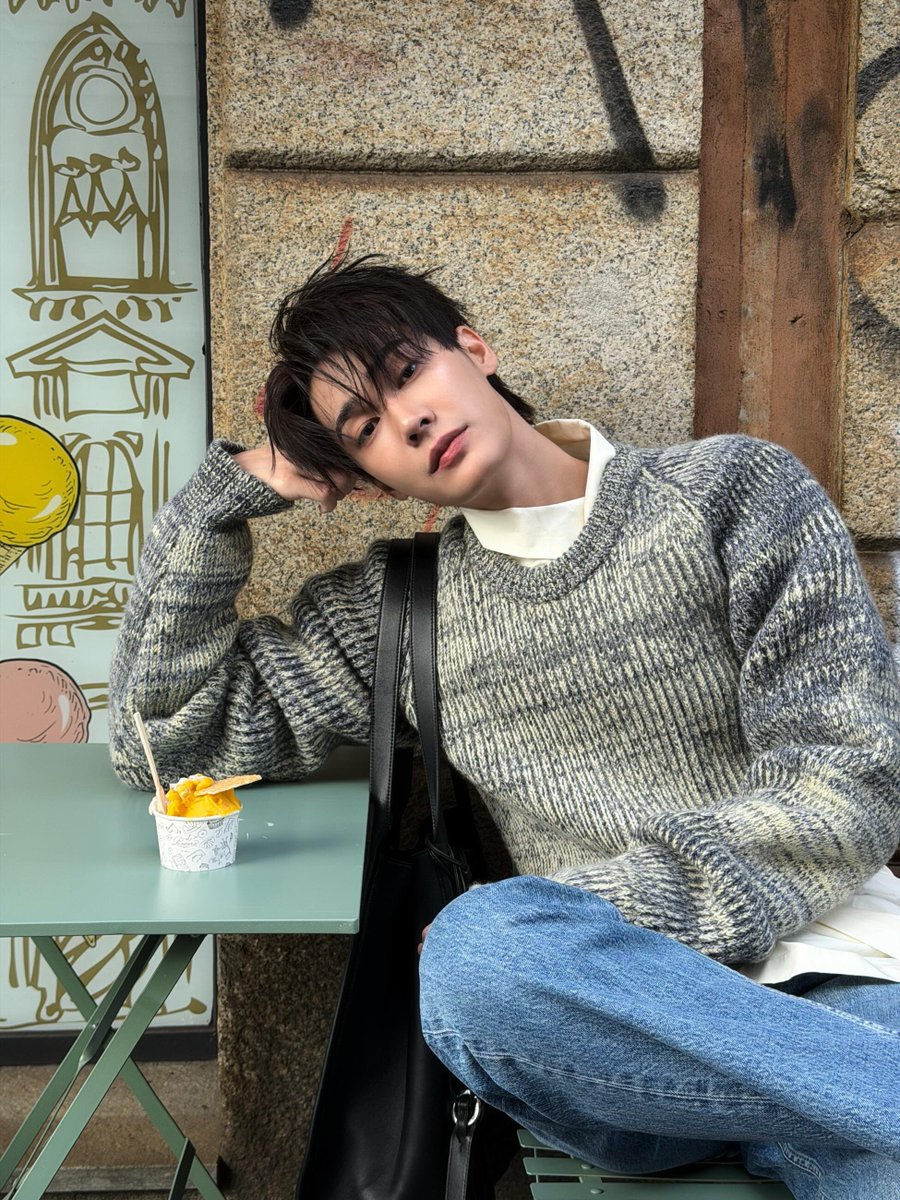 dversewitht's tweet photo. คนที่หล่อขนาดนี้เป็นของใคร ฮือ 🤎✨

DEW X BOTTEGA VENETA MFWSS27

#BottegaVenetaXDew #BottegaVenetaSummer2027
#dew_jsu #BottegaVeneta https://t.co/4XJQbcrGq0