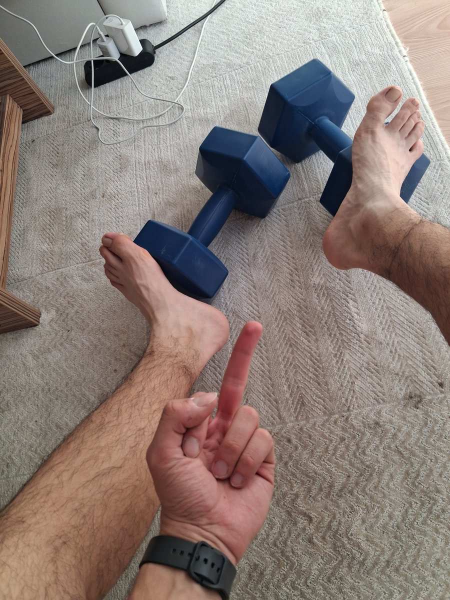 cann2235's tweet photo. #maledom
#masterslave
#footworship
Gel bakalım ezik köpek. https://t.co/Ii91hHq8WU