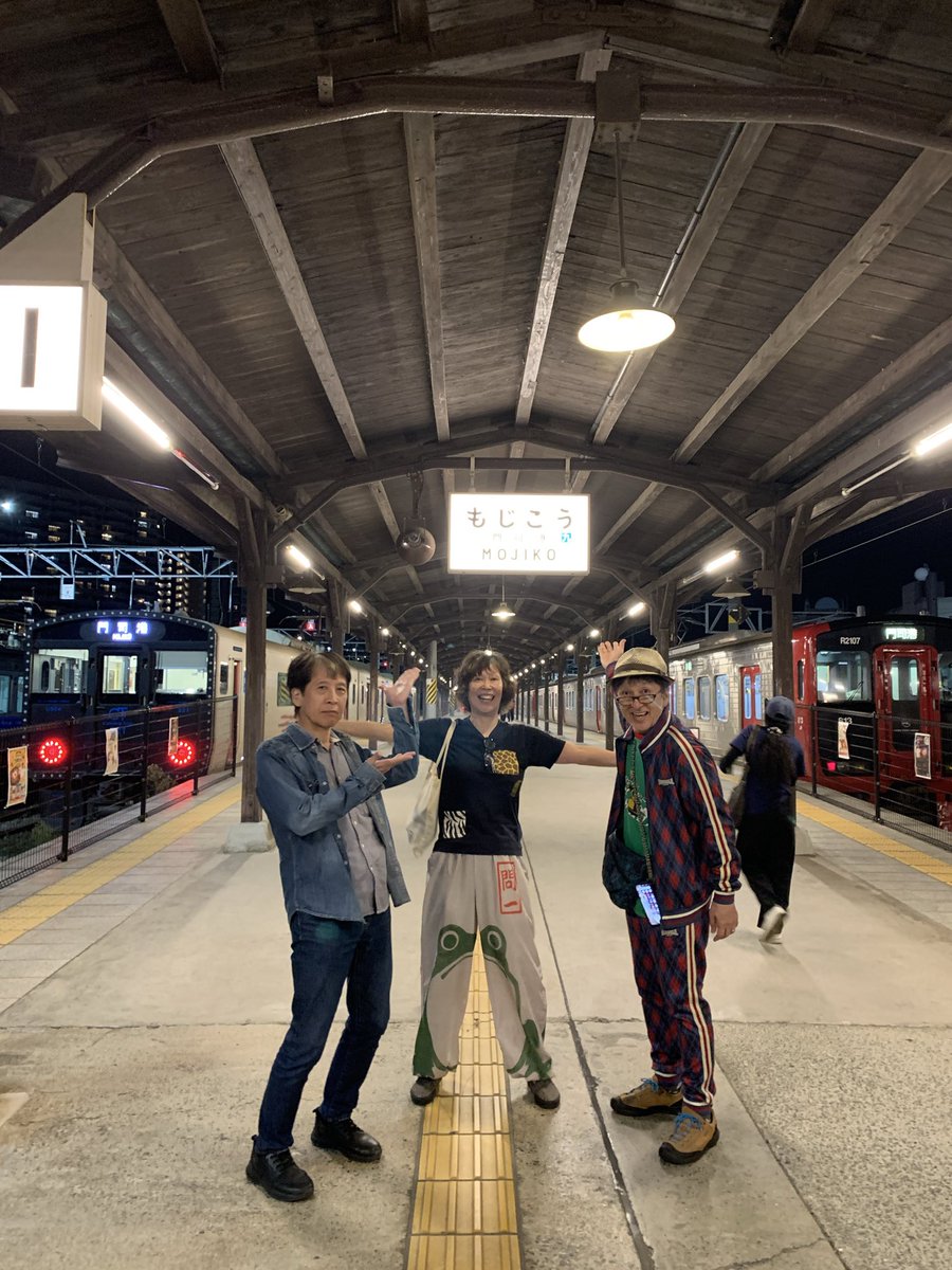 SatomiNagano's tweet photo. 本日舞台で観た人はこの中にいますか？
って、なんかAIみたいな聞き方(笑)。
＃第三舞台2026 無事、大千穐楽を終えました。
北九州芸術劇場でも、温かい拍手と笑いに包まれ、最高に優しく楽しい舞台となりました。
ご来場頂いた皆さん、本当にありがとうございます。
また会う日まで〜😍 https://t.co/WpwWY8piXy