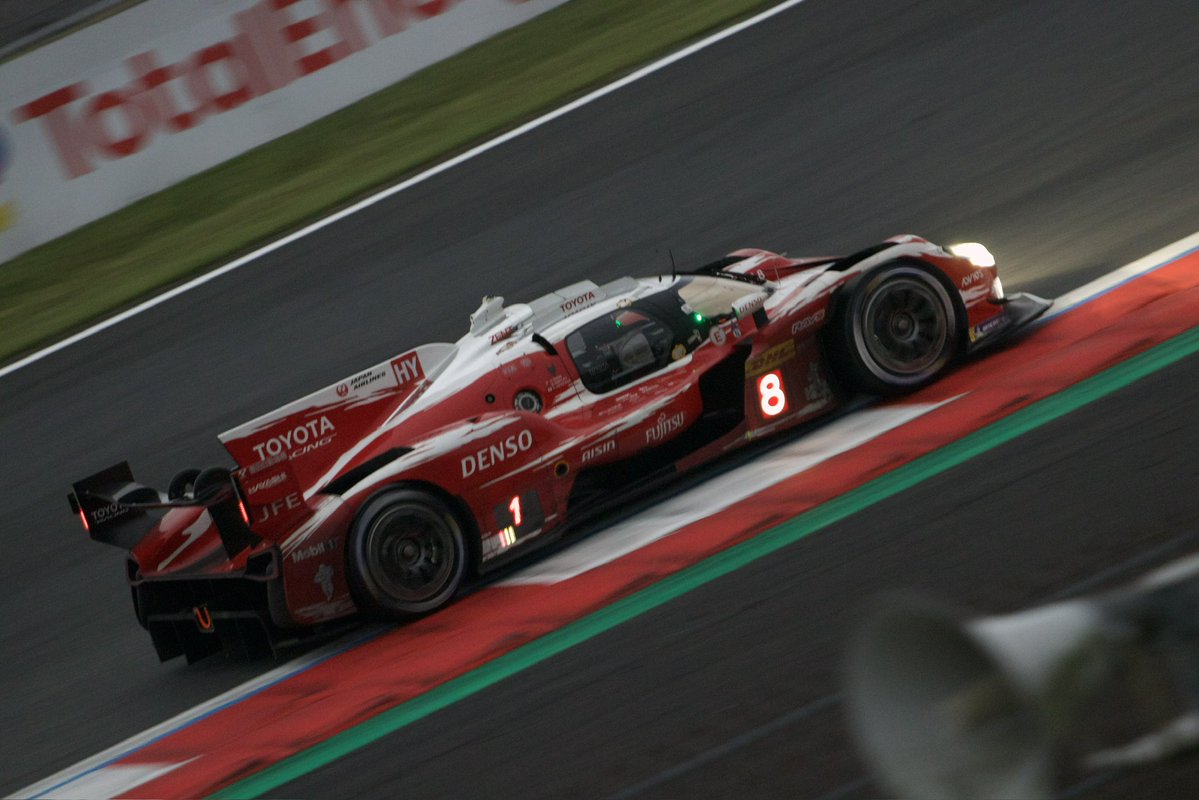 takeru_bianchi's tweet photo. 最後の20分、再開されてよかった〜
極上のバトルを見られたね。そしてトヨタとBMWのしたたかさ…この最後のを見られただけでも本当に今年も来られてよかったと思えた
#6HFUJI #富士スピードウェイ #WECjp #WEC https://t.co/mIXywZ3DOY