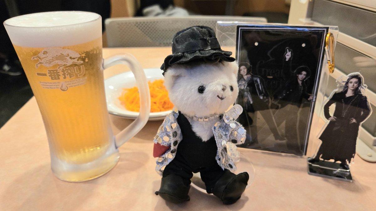 toyophantom's tweet photo. 皆様のレポを肴に劇場そばのサイゼで🍺🍴 https://t.co/WI0TReMYD2