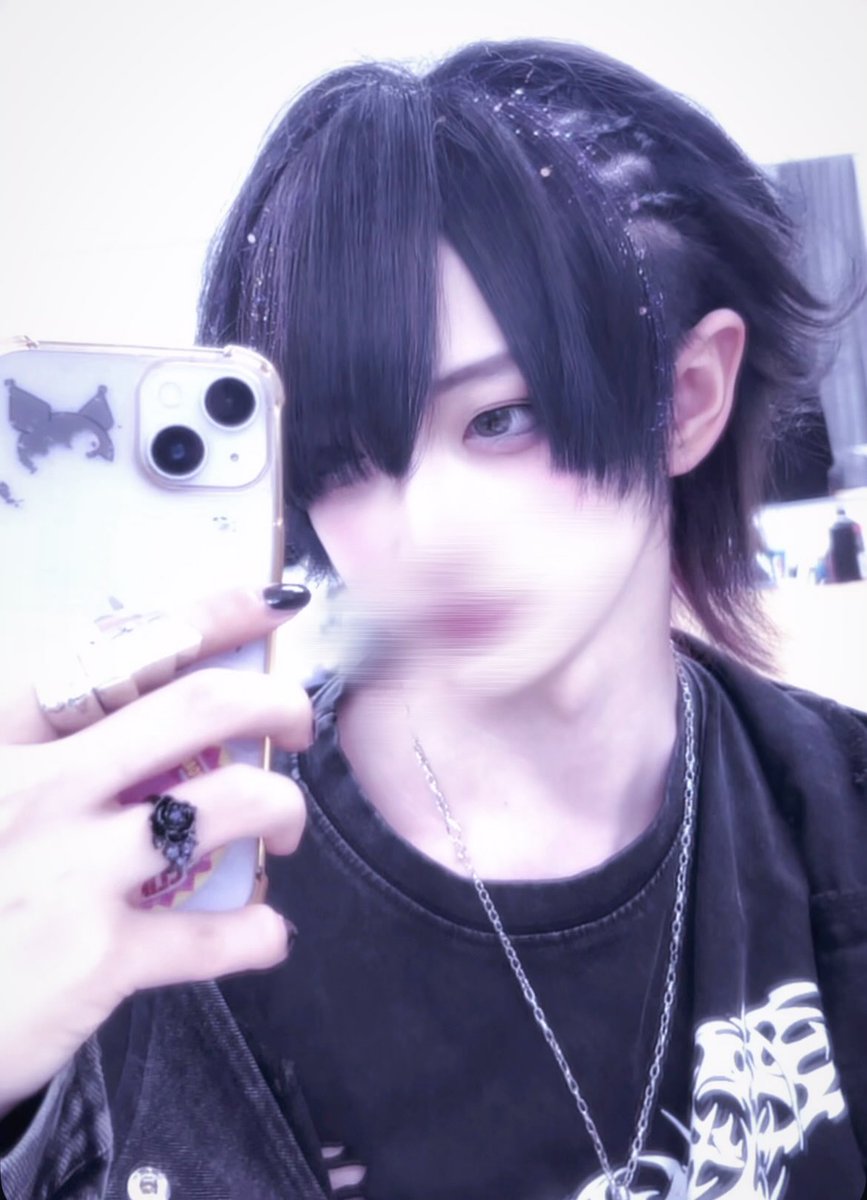 Natsuki__0920's tweet photo. ♱⫘⫘⫘⫘⫘⫘決意表明⫘⫘⫘⫘⫘⫘⫘♱

 ソロで " 池袋harevutai " 目指します

♱⫘⫘⫘⫘⫘⫘⫘⫘⫘⫘⫘⫘⫘⫘⫘⫘⫘⫘♱

"STPR BOYS"そして"とぅるりぷ"が
挑戦したステージにソロで挑戦します.

キャパは500今回の約2倍の大きさ.

楽しかった思い出の場所であり
グループとして立ちたかった場所.

悔しいままで俺は終わらせたくない.

俺なりの切り開き方で同じステージに
立って満員御礼を本気で叶える.

今回のワンマンで確信した.

やっぱりこの活動はオタクこそが
夢を叶えるのに必要不可欠であり
絶対に大切にしないといけない存在.

君と俺から絶対に叶えられるって
俺は本気で信じてこの宣言をする.

もちろんまだ日程も決まってないし
開催するための資金もまだ貯まってない.

けど俺はネットの活動はもちろんだし
空いた時間があれば資金のためにバイトも
してるし本当の意味で一緒に目指したい.

開催が決まればバンドライブしたいから
手配したいし演出もできる限り作りこみたいしダンスレッスンも組み込みたい.

デビューできなかったし
ソロの道選んだけどこんなにもまだ
やりたい事があるのが幸せだよ.

でも本気で挑戦してみないと
失敗も成功も生まれない.

だからこそ今からこのプロジェクトに
協力してくれる人を増やしていきたい.

すとぷりさんがLIVEを軸にネットを
沸かしていったように俺もその王道で
ソロで突き進んでみたい.

この挑戦を応援してくれる人は
いいねやリポストどんな事でもいいから
反応してくれるとすげぇ嬉しい.

来年開催するために頑張る.

ソロ活動もグループに負けないくらい
面白いって俺が証明してみせる.

夢のその先へいこう.