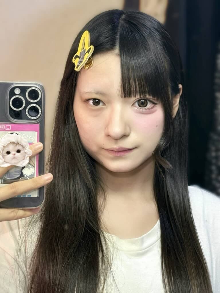 itm_nlab's tweet photo. メイクは魔法

秋葉原の現役メイド、顔の半分はすっぴん→もう半分は……　左右で“印象激変”の仕上がりに「メイクってすごい」「この顔になりたすぎる」
https://t.co/v43uYGgOYB https://t.co/KZ8RdCpQ87