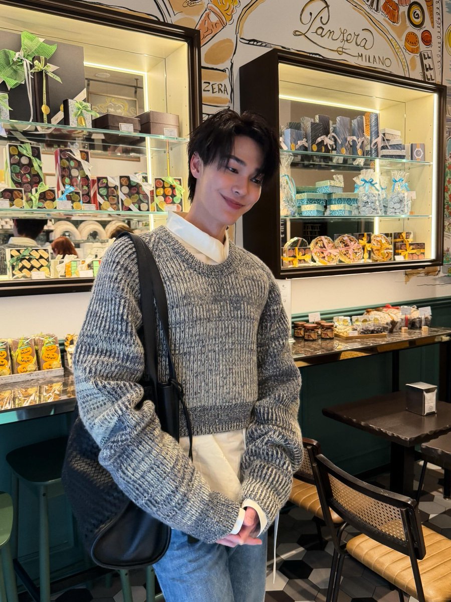 meepangg's tweet photo. พี่พระเอกที่มิลานหล่อมาก วัสดุแฟนหนุ่มสุดๆ สุดหล่ออินมิลานอะ🤏🏻🥺🤎 @dew_jsu

DEW X BOTTEGA VENETA MFWSS27
#BottegaVenetaXDew 
#BottegaVenetaSummer2027
#dew_jsu #BottegaVeneta https://t.co/LM1EIZWvE5