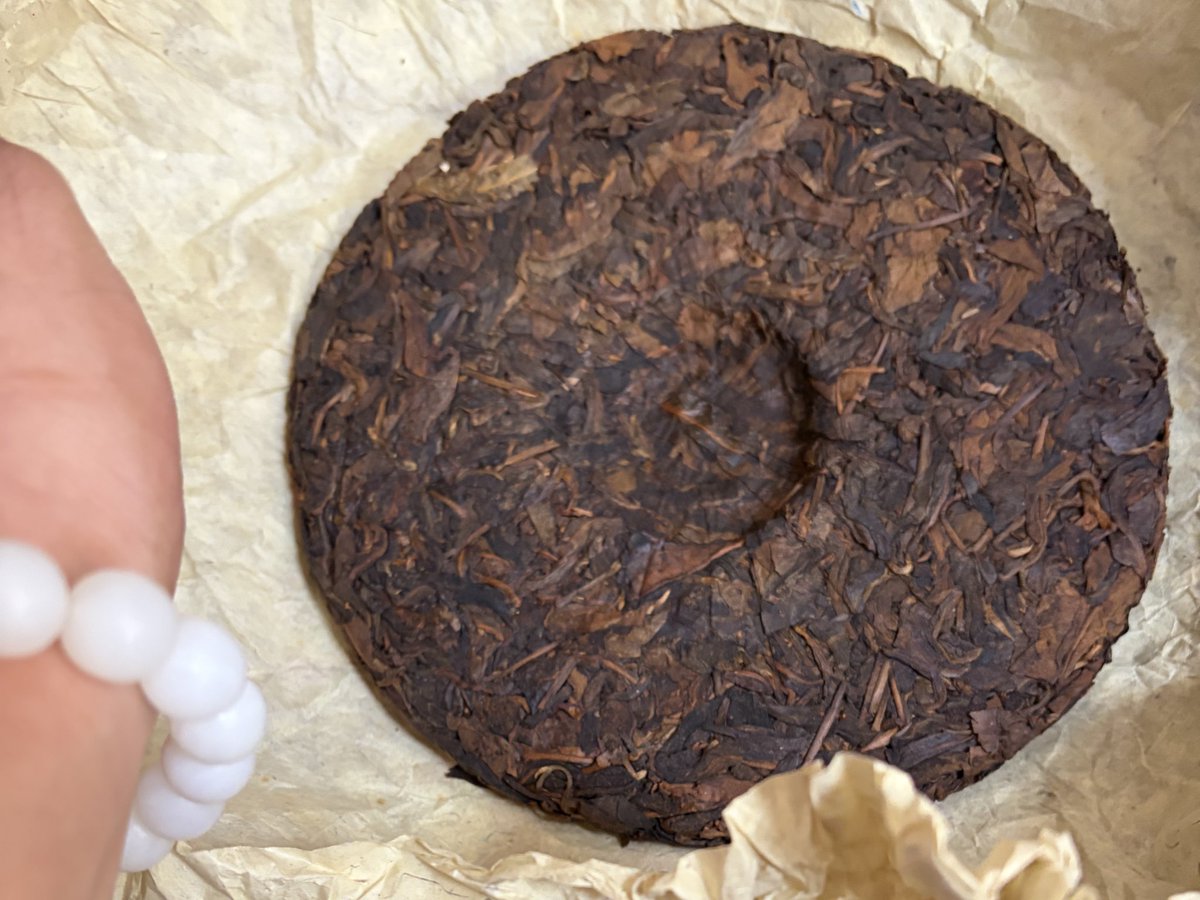 gowiden's tweet photo. #曼松 🍃🍵🫧 随岁月沉淀,藏一山风物,载岁月回甘 ~
Savoring a 1999 #Mansong #GoldenLeaf #Puerh with friends.
Over 40+ infusions, and still that gentle sweetness remains ~ https://t.co/r5Wm0ufgnW