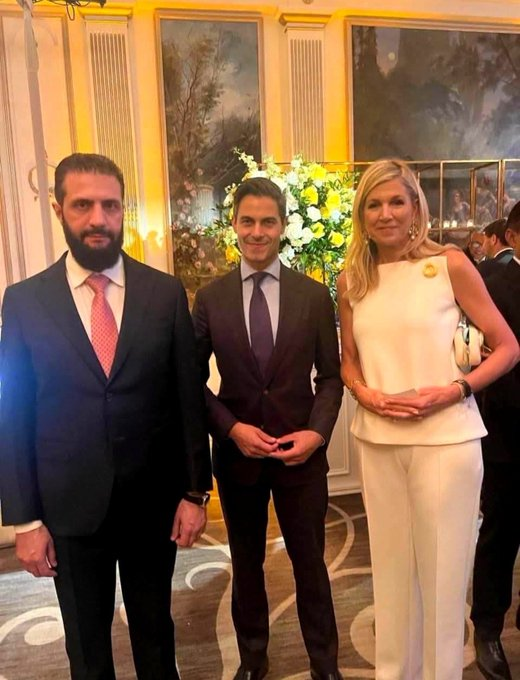 c36812927's tweet photo. And suddenly Meeting A Terrorist #BecameInVogue
Dutch Prime Minister Rob Jetten and Queen Máxima
https://t.co/v0cabyRkC4
#Zelensky of course
https://t.co/U80nuX9HWY
#TheUN
https://t.co/oFffN2X8dR
And of course #Starmy
https://t.co/M6VKSS0pJn
And the #moneytrainbegins https://t.co/MHLxtBadTG