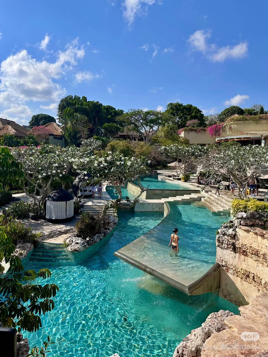 flight_modenow's tweet photo. 📍🏝️🇮🇩 AYANA Resort Bali
(インドネシア・バリ島)

崖の上に広がる超大型リゾートホテル。
スパ・プール・ディナーなど敷地内だけで1日遊べる。
1泊2万円〜で泊まれるので、贅沢すぎるホテルステイ満喫できる🥹

バリ行くなら一回は泊まりたい場所✨ https://t.co/83hxlr7Uo1