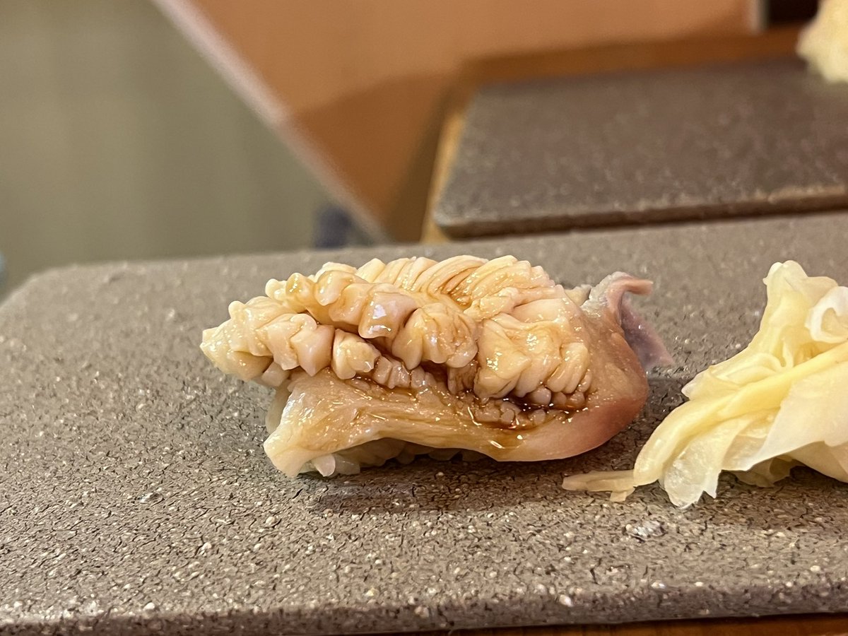 shuuu1983's tweet photo. 京急の雑色にある、立ち食い寿司かへえ。美味しい江戸前技巧の寿司なのに、すんごい路地裏にあるw https://t.co/3F1oIlWrNd