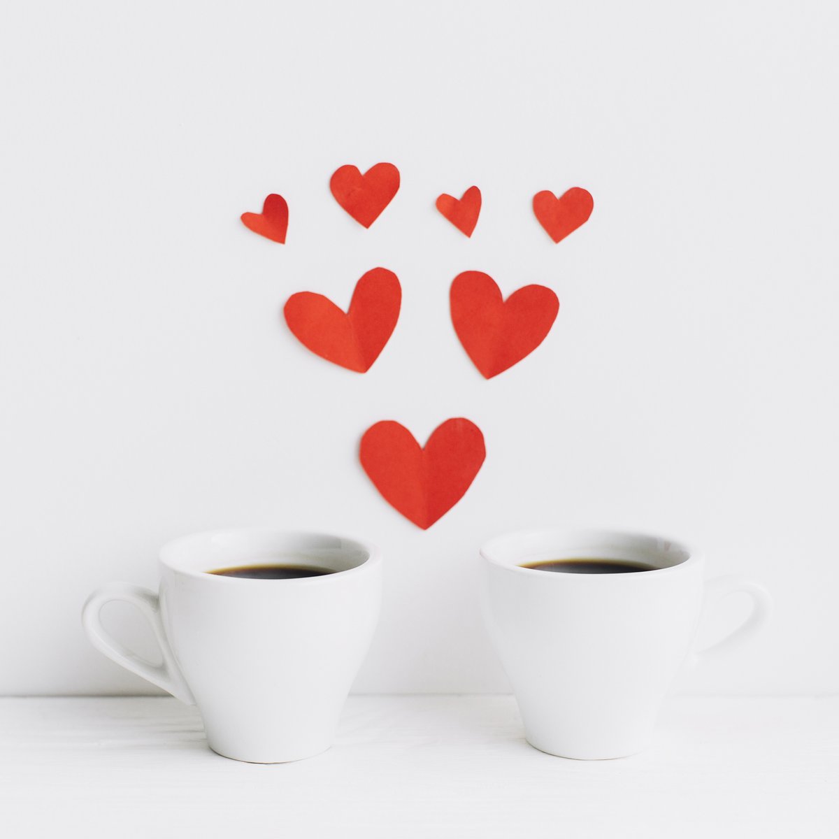 BlancheWaypc's tweet photo. Missing your laugh from 3000 miles away, sending this warm coffee break hug to keep your day sweet. https://t.co/WZu5nFjELX