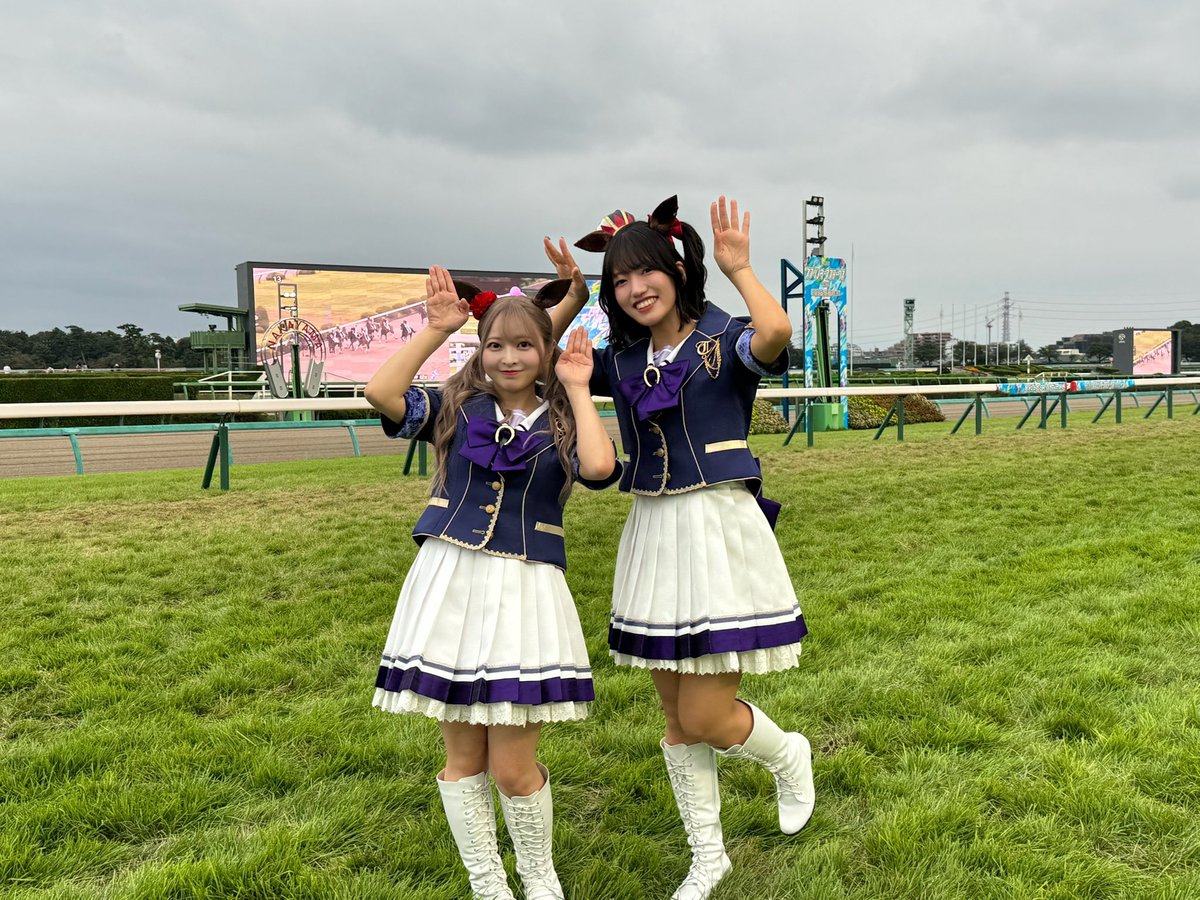 Imaizumiriona's tweet photo. トレーナーさん、来てくださってありがとうございました🌪️✨

本当に大変貴重な経験をさせていただき、感謝の気持ちでいっぱいです！🙇‍♂️🙇‍♂️
ウィナーズレディとしてこの場に立たせていただけたこと、忘れられない素敵な思い出になりました🥹✨
一生の宝物です🙌✨✨

#ウマ娘 #中山競馬場 #中山馬主協会 https://t.co/hVEYmP3pBs