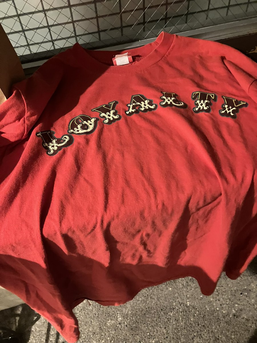 sekigoro's tweet photo. いつもしいたけ占いのラッキーカラーのTシャツを着るようにしてて、赤色のTシャツを持ってなかったから買わせてもらいましたげほっ🙂‍↕️ https://t.co/zqaW5PVkzD