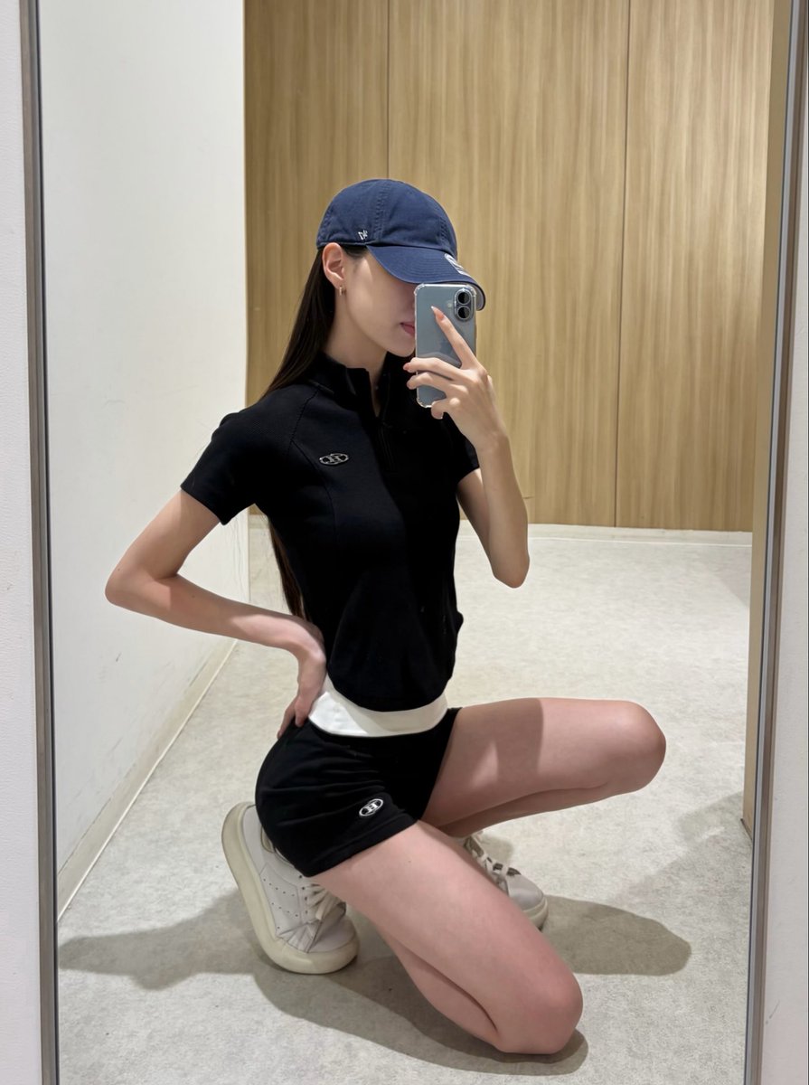 最近韓国アイドルも練習着として愛用してるBORNTOWINってブランド、着たときのシルエットがめちゃくちゃ綺麗でスタイル爆盛れする🥹🤍鏡見るたび運動モチベ上がるし、もはや「私、韓国アイドルです」って気持ちで運動してるwww韓国に実店舗もあるから、次の渡韓で絶対行く🇰🇷🫶🏻PR https://t.co/ZAfYENiWrP