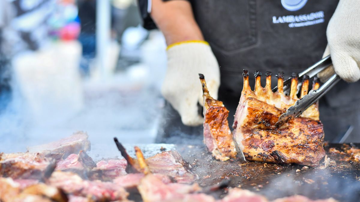 event_checker's tweet photo. 中野に羊グルメが大集合！

「羊フェスタ2026」開催🥩 

世界各地の羊料理をはじめ
羊毛・羊雑貨・クラフト・体験企画など
“羊”の魅力をたっぷり楽しめる2日間

📅 11/7(土)-8(日)
📍 中野セントラルパーク
🎟 入場無料

→ https://t.co/RzAXU79TL3 https://t.co/oUzL84UFSp