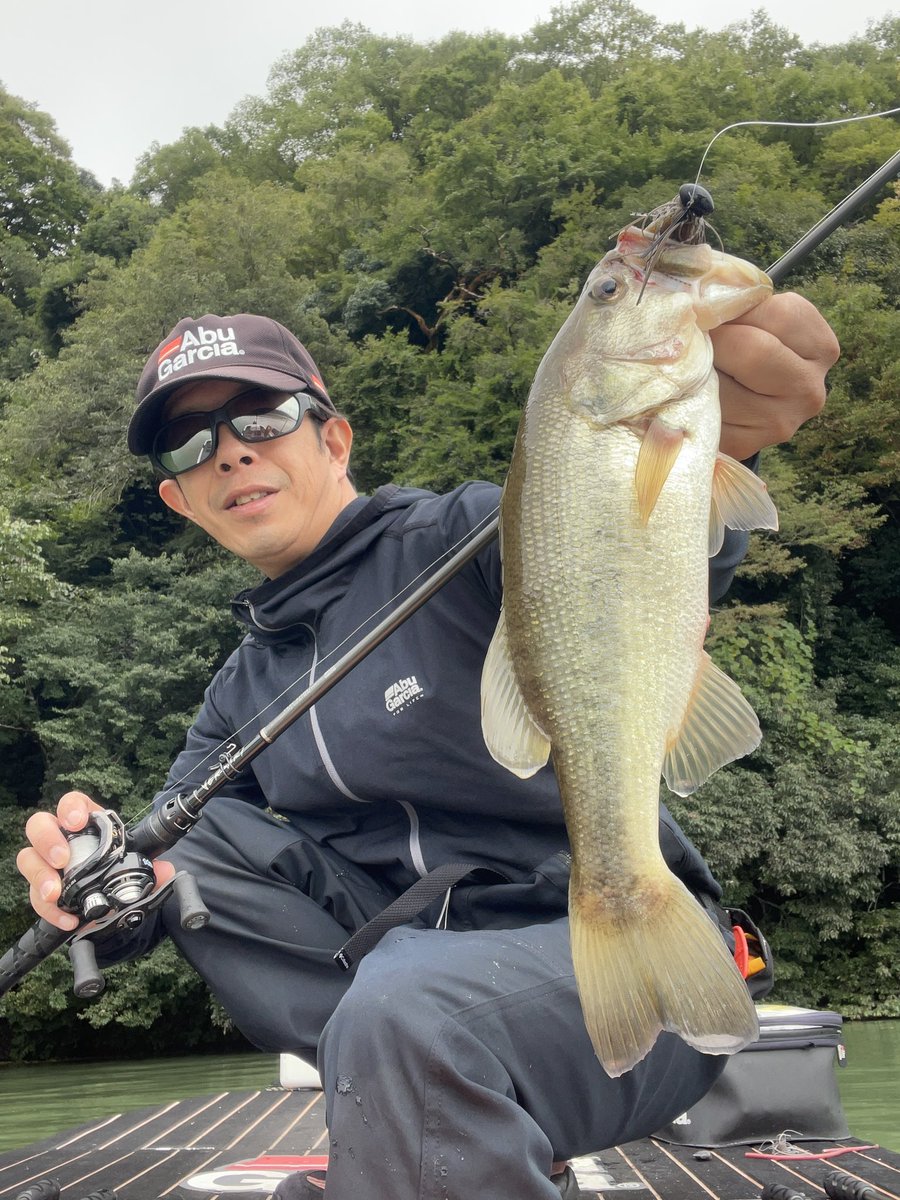 OKATAKA56315547's tweet photo. 今日の相模湖はやや濁りの残る本湖をフットボールメインでMAX43cmで8本❗️
サイズもそこそこで楽しめた〜😁
#相模湖
#相模湖バス釣り
#AbuGarcia https://t.co/sh5gBUQu65