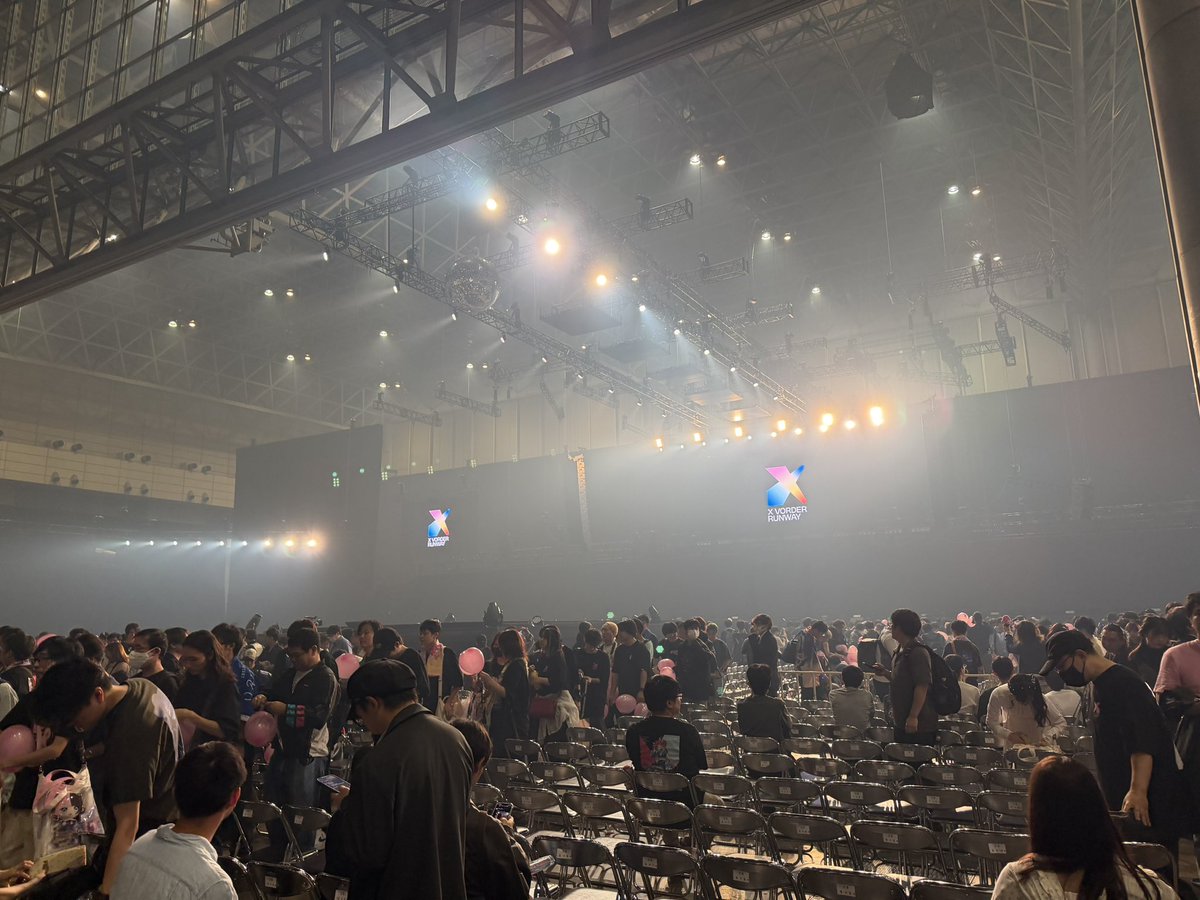 tate_chan's tweet photo. X VORDER RUNWAY…100点！
今までにないタイプのやり口で面白かった！すげえ金のかかってそうなステージで技術の進歩を感じる https://t.co/3kOrLtg9Am