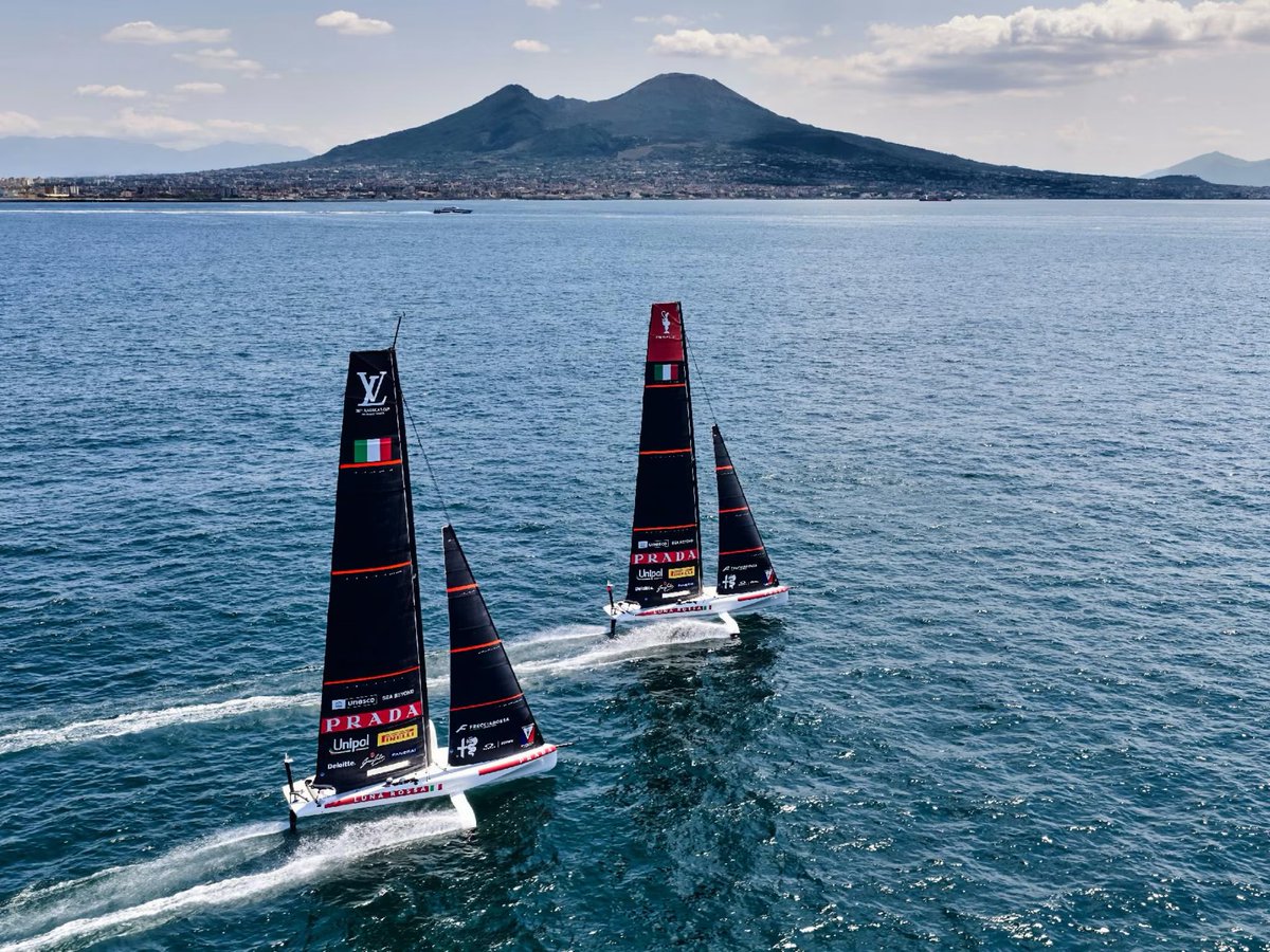 EnricoNappi's tweet photo. Napoli, la Città Italiana con il PIL più in crescita, al centro dell’interesse dei migliori tour operator al mondo, il palcoscenico dei più grandi eventi.

La Capitale Europea dello sport con 6 miliardi di debito appena 5 anni fa oggi è il cuore pulsante del Paese.

Forza Napoli https://t.co/TrExDJGcsA