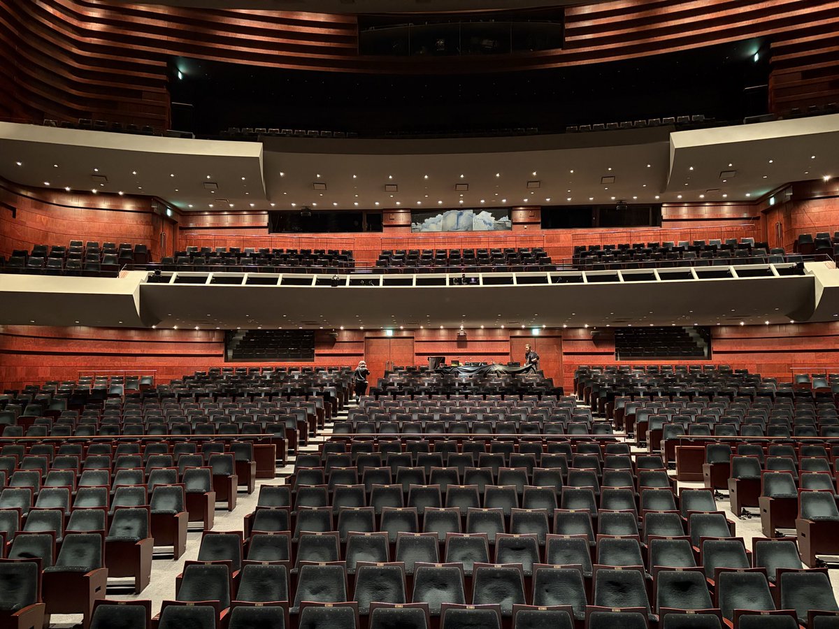 KOKAMIShoji's tweet photo. 「第三舞台2026」『パレイドリア』、全公演終了しました。どんなものにも終わりがあるんだなあと、今更のことを噛み締めています。色んな意味で、奇跡だったなあと思います。「第三舞台」は、何度もいろんな奇跡を起こしてきたんですけどね。ご来場下さったすべてのお客様に感謝します。本当にありがとうございました！