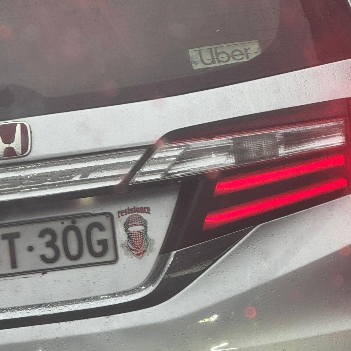 AustralianJA's tweet photo. Uber, is this guy with you?

Driving down Old South Head Road in Sydney's Eastern Suburbs. https://t.co/scbIj4a5N8