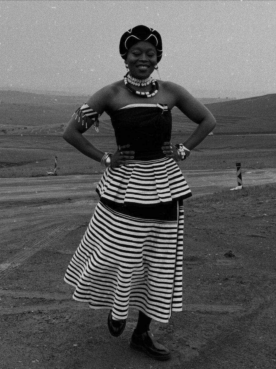 Zoe_Modiga's tweet photo. umngane omkhulu wajika uMama wekhaya
uthando lwangipha ubhuti
uthando emathafeni
uthando lwahlala esihlalweni sobukhosi
🐄❤️ https://t.co/eY660F4MAi