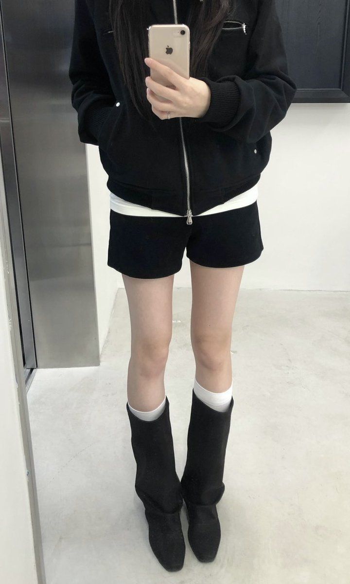 nvnokcha's tweet photo. 이거 ㅈㅉ 추천하는 반바지,, 
안 짧아서 좋은데 속바지 같지도 않고 편해요.. 
ㄹㅇ 이거만한 반바지가 없음 https://t.co/FOsdI8Nydk