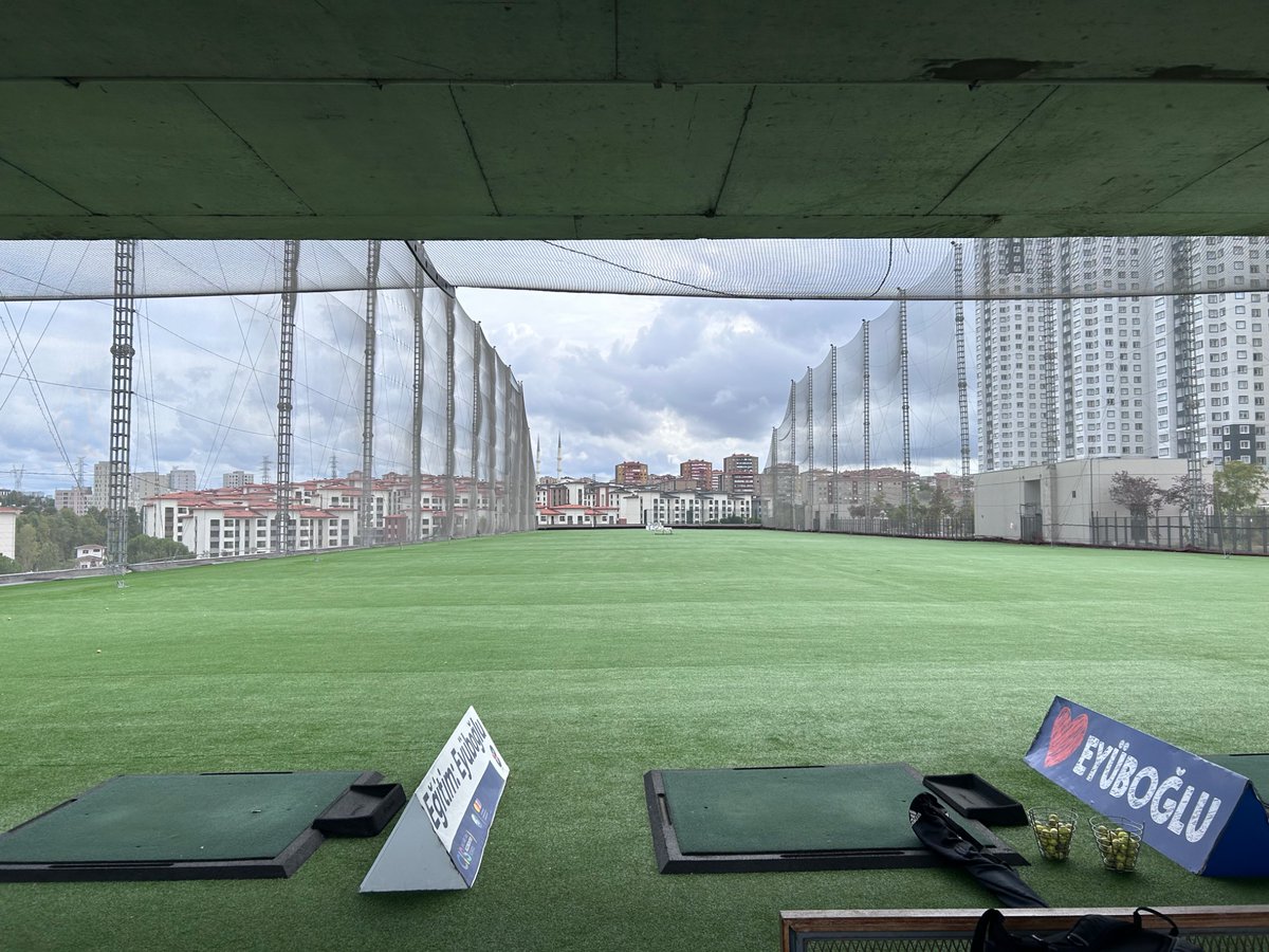 arnldn's tweet photo. イスタンブール・アジア側のドライビングレンジに初挑戦。36球で360TL(約1200円)と高い。ゴルフ人気のなさからかガラガラ https://t.co/uFmrKQ8n1H