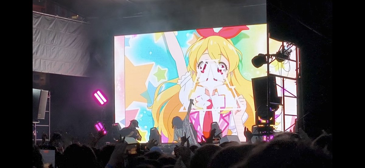 kotonado's tweet photo. え、Aiobahn、アイカツ!流してくれたと思ったらすなおさんでてきてKira pata shining歌いだしてダイヤモンドハッピーで締めて帰ってったんだけど夢？
ありがとう😭
#暴カワ https://t.co/vV8DZeCvI5