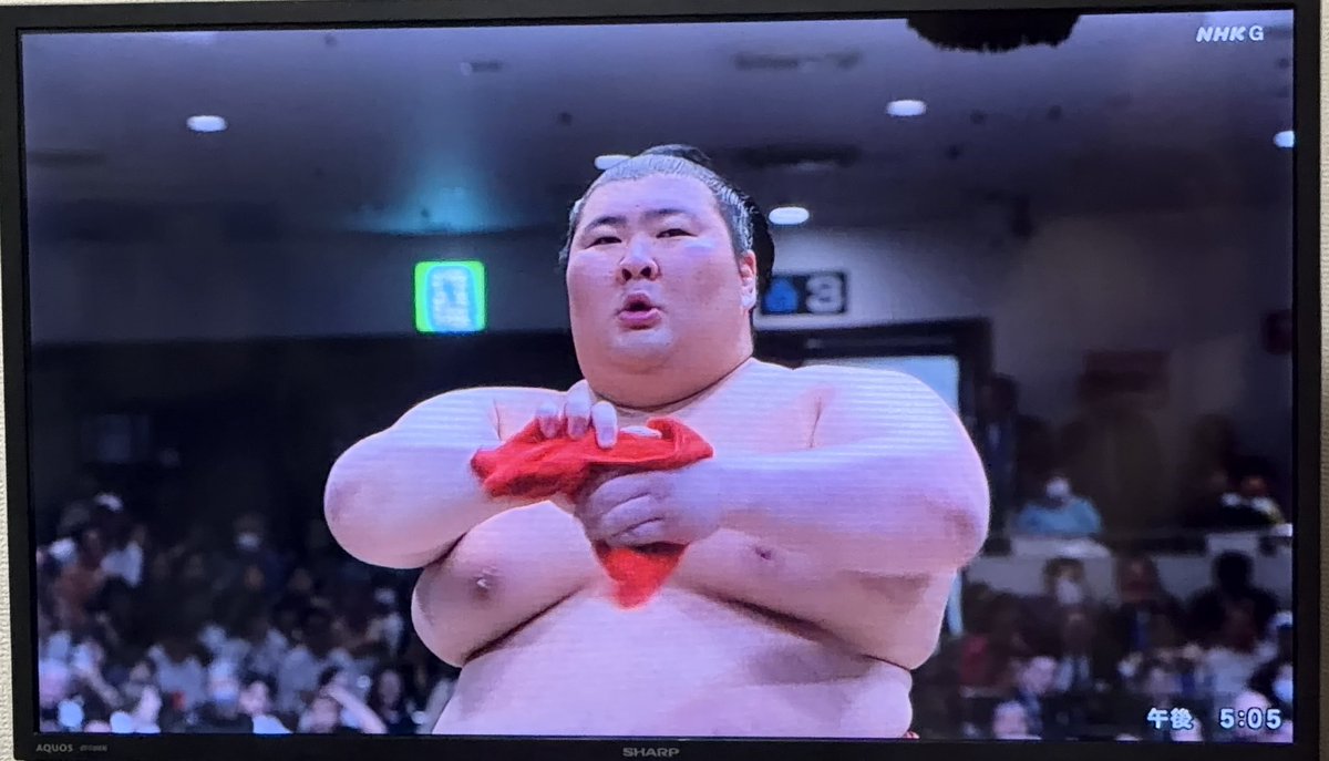 ysmissys's tweet photo. 切ない千秋楽でした😭
取組前には蒼くん、磐受さんと
親方も一緒に見守り、取組終わった瞬間、
親方、無言の鬼おこプンプン😡
熱海富士関、萎縮してしまってる😭
15日間お疲れでした🙏 https://t.co/nH18RJlYsD