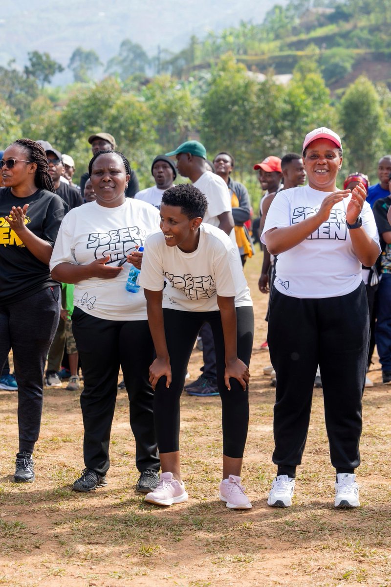 MukamaNins28293's tweet photo. Kuba Sober si ukureka ibiyobyabwenge gusa ni uguhitamo ubuzima bwiza, kugira intego no gukoresha imbaraga zacu mu bikorwa byubaka. Car Free Day iduha amahirwe yo kubishyira mu bikorwa , ni umwanya mwiza wo kurefreshing mind❤️💖
#SportIsLife
#SoberGeneration
#GakenkeCarFreeDay https://t.co/l6ncOmfiqT