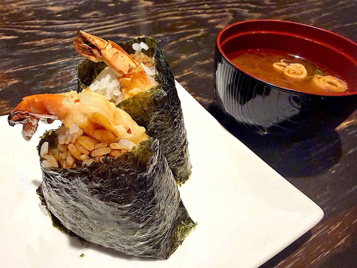 keika_sr's tweet photo. 名古屋飯っっっ（好き）手羽先美味しいよね😋
〆は天むすと赤だし https://t.co/ZUMq4DFaE5