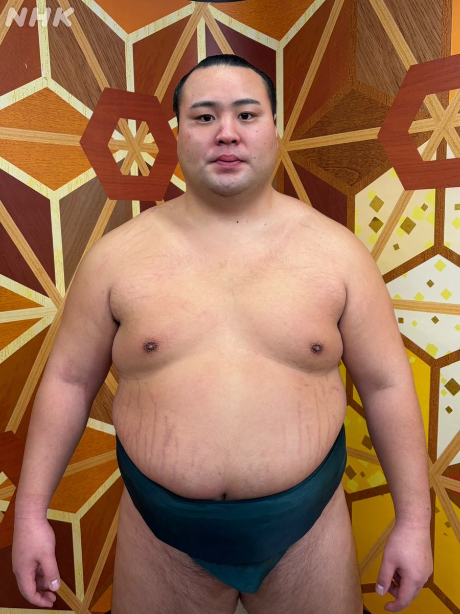 NhkSumo's tweet photo. 🏆秋場所 十両優勝🏆

#北の若 (山形・八角）が初の各段優勝！
本割で優勝争い先頭の #輝 との一番を制し
#輝 #嘉陽 との優勝決定巴戦で見事優勝を果たしました！

初優勝の喜びや、巡業で感じた地元への思いを語ったインタビューはこちら↓
https://t.co/op4h7dHOKF

優勝決定巴戦の二番はこちら↓
https://t.co/dX3TYKJxct

#sumo