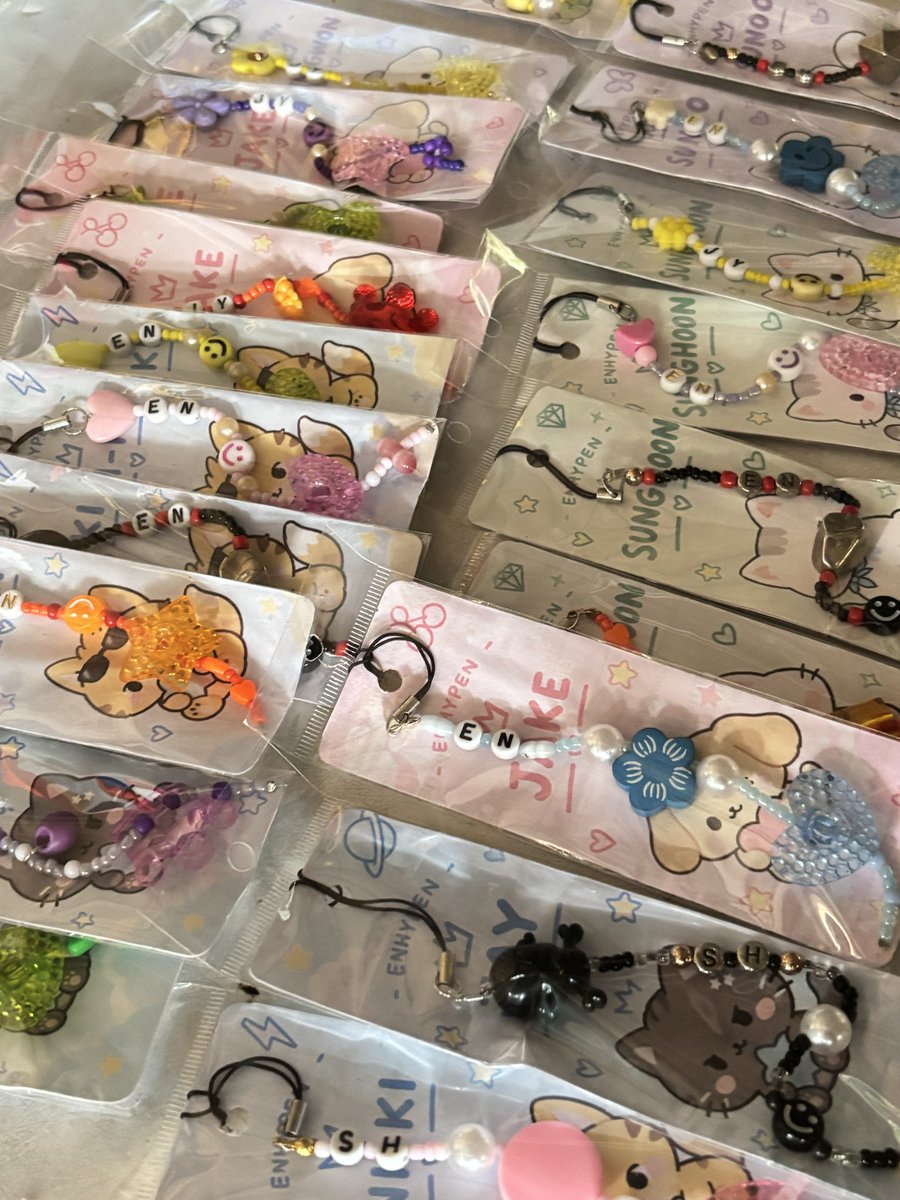 sunwongpark's tweet photo. ˗ˋ enhypen d-day charmies ˊ˗

hi engenes! ˚₊‧♡
 i’ll be giving away cute little charms for d-day! 🧸

✦ 1:1 ratio only ✦ first come, first served ♡

— open for d-day trades! see u there, fellow engenes 💗 https://t.co/awVSfk2wdy