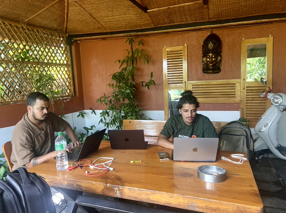 en______ra's tweet photo. Hey indie developers, builders &amp; hackers 👋

Where are you building from? 🌍
What are you building right now? 👀
Drop your project below 👇

Let’s connect, support each other, and grow together on X 🚀 https://t.co/xcQA2TQfIB