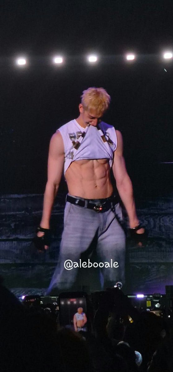 i_qlight's tweet photo. hey, mr. dulce de leche calm down please https://t.co/VqZ8jJ2ZlI