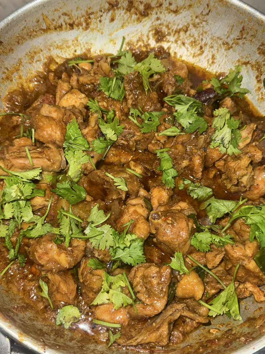 ItsParvathi's tweet photo. மதிய சாப்பாடு..😋 புரட்டாசி விரத நண்பர்களுக்கு சமர்ப்பணம் 😌

#parvathitalks https://t.co/NXgs8GIWwW