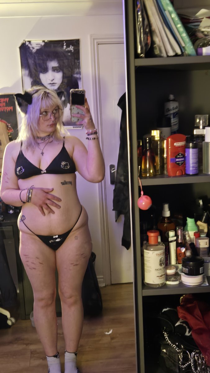 k3ttyk1tty's tweet photo. kitty face reveal :3 am i pretty? https://t.co/NwFHcd1Dri