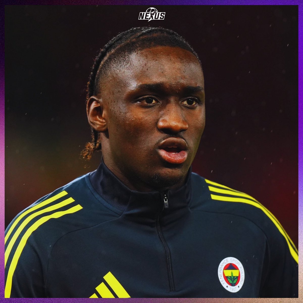 nexustransfer's tweet photo. Aziz Yıldırım: “Sidiki Cherif’i sattınız, evet sattık. Hasan Çetinkaya, Oğuz Çetin ve Cihan Kamer’e teşekkür ediyorum.

Oyuncuyu ‘Bu futbolcu’ diyerek gelip almadılar.

Hasan kardeşimin tanıdığı sayesinde oyuncuyu 25 M€’ya sattık.

Gittiği yerde de oynayamıyor.” (Gülerek) https://t.co/kTWq53xuH4
