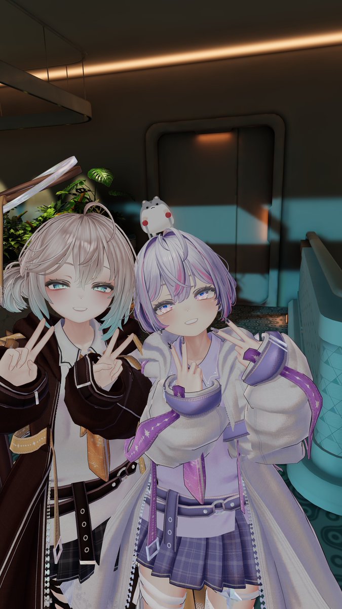 shinok_VRchat's tweet photo. １人でストレッチしてたら来てくれたハムさん、キャララさん、たかふぇあさんと！
世代トークダメージ受けながら楽しめました(吐血)
３人とも来てくれてありがとう！ https://t.co/s1FfafyH35