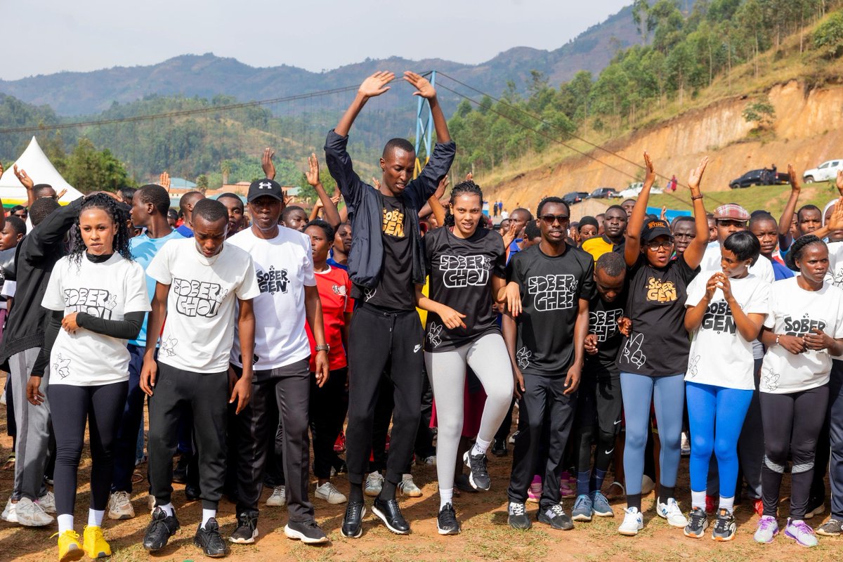 MukamaNins28293's tweet photo. Kuba Sober si ukureka ibiyobyabwenge gusa ni uguhitamo ubuzima bwiza, kugira intego no gukoresha imbaraga zacu mu bikorwa byubaka. Car Free Day iduha amahirwe yo kubishyira mu bikorwa , ni umwanya mwiza wo kurefreshing mind❤️💖
#SportIsLife
#SoberGeneration
#GakenkeCarFreeDay https://t.co/l6ncOmfiqT